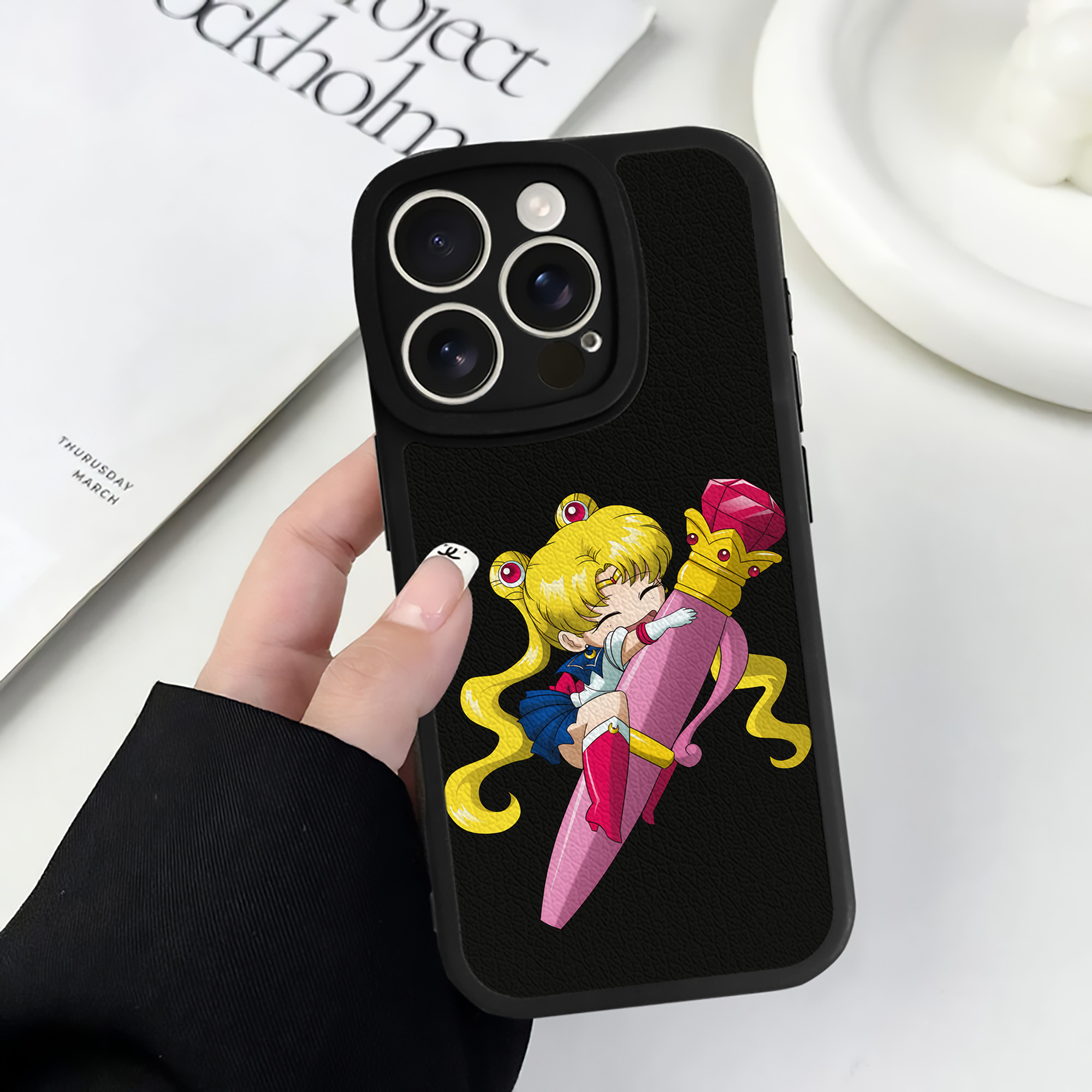 （画像用） 美少女戦士セーラームーン 月野 うさぎ つきの うさぎ Sailor Moon Tsukino Usagi 【iPhone 16シリーズ対応】シリコンスマホケース（レザー調） 材質：シリコン